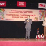 Prefeito saúda participantes do congresso de profissionais da Educação  - Fotos: Abmael Eduardo  AAN