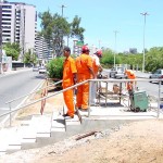 Rampa para deficientes e escadas garantem mais segurança para pedestres na avenida Beira Mar - Fotos: Wellington Barreto  AAN