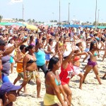 Ginástica na praia inicia atividades do Projeto Verão 2003 - Fotos: Wellington Barreto  AAN