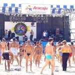 Aulas de ginástica na praia atraem sergipanos e turistas para o Projeto Verão 2003  - Fotos: Wellington Barreto  AAN