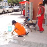 Instalação de piquetes nos calçadões irá evitar acesso de veículos de carga - Fotos: Abmael Eduardo  AAN