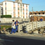 Prefeitura constrói passarelas nos canais do Augusto Franco  - Fotos: Abmael Eduardo  AAN