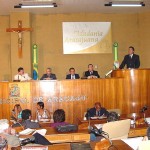 Prefeito faz um balanço da administração na primeira sessão da Câmara de Vereadores em 2003 - Fotos: Abmael Eduardo  AAN
