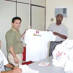 Emsurb entrega fardamentos a 100 auxiliares de compras do Mercado Albano Franco - Agência Aracaju de Notícias