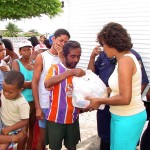 Secretária de Assistência Social entrega alimentos em bairros carentes da capital   - Fotos: Abmael Eduardo  AAN