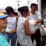 Prefeitura continua a distribuição dos alimentos arrecadados durante o Précaju 2003 - Fotos: Márcio Dantas  AAN