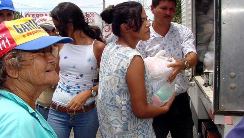 Prefeitura continua a distribuição dos alimentos arrecadados durante o Pré-caju 2003