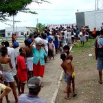 Prefeitura continua a distribuição dos alimentos arrecadados durante o Précaju 2003 - Fotos: Márcio Dantas  AAN