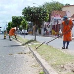 Equipes de limpeza atuam em diversos bairros de Aracaju - Agência Aracaju de Notícias
