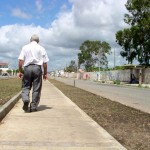 Calçadas e canteiros centrais são construídos na avenida Gasoduto - Fotos: Márcio Dantas  AAN