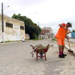 Emsurb realiza limpeza periódica da avenida João Rodrigues - Fotos: Márcio Dantas  AAN