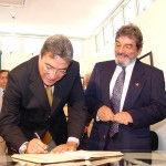 Secretário de Comunicação e presidente da Aracaju Previdência foram empossados hoje - Fotos: Márcio Dantas  AAN