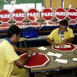 Fábrica da SMTT já produziu mais de 400 placas de sinalização esse ano - Fotos: Lindivaldo Ribeiro  AAN