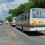 SMTT apreende ônibus por infrações no trânsito - Fotos: Lindivaldo Ribeiro  AAN