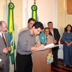 Prefeito anuncia novas ações na saúde durante assinatura de convênios com hospitais - Fotos: Wellington Barreto  AAN