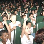 Alunos das escolas municipais são levados ao teatro  - Fotos: Abmael Eduardo  AAN