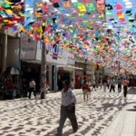 Decoração junina já começou a ser colocada nas ruas do Centro de Aracaju - Fotos: Márcio Dantas  AAN