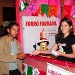 Milhares de camisinhas são distribuídas todas as noites no Forró Caju - Fotos: Márcio Dantas  AAN