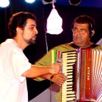 Nino Karva anima o palco alternativo - Fotos: Márcio Dantas  AAN  Clique na foto e amplie