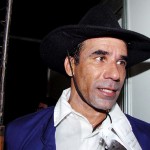 César Leite e a sua boneca Genoveva se apresentam no palco do Forró Caju - Foto: Márcio Danta s  AAN  Clique na foto e amplie
