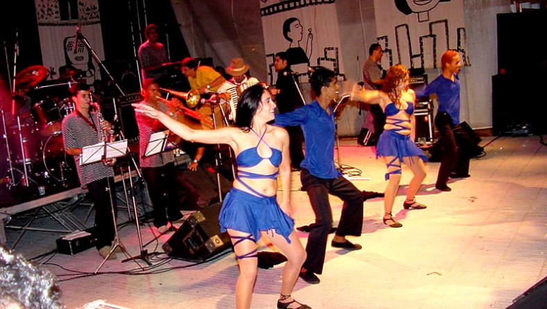 Forró Caju 2003 termina com a banda Mulher Rendeira no palco principal