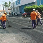 Emurb pavimenta mais avenidas no bairro Santo Antônio -