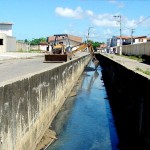 Emsurb inicia limpeza do canal do bairro Industrial - Foto: Márcio Dantas  AAN  Clique na foto e amplie