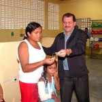 Prefeitura entrega mais uma casa erguida na Coroa do Meio pelos alunos do curso de construção civil  - Fotos: Wellington Barreto  AAN  Clique na foto e amplie