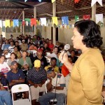 Prefeitura de Aracaju entrega fardamentos aos excatadores da lixeira do bairro Santa Maria - Fotos: Abmael Eduardo  AAN  Clique na foto e amplie