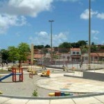 Reforma da praça Franklin Roosevelt devolve área de lazer para o bairro América - Equipe trabalhando na reurbanização da Praça