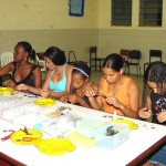 Curso de bijuterias estimula a criatividade de adolescentes - Fotos: Wellington Barreto  AAN  Clique na foto e amplie