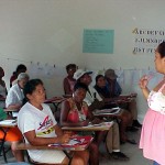 Curso de Alfabetização introduz novas experiências pedagógicas durante suas aulas - Servidores acompanham diariamente as aulas de alfabetização