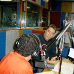 Prefeito concede entrevista para uma cadeia com nove emissoras de rádio em Sergipe - Foto: Milton Alves  AAN  Clique na foto e amplie