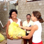 Alimentos arrecadados no Forró Caju são entregues no Santa Maria - Foto: Wellington Barreto  AAN  Clique na foto e amplie