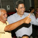 Prefeito inaugura obras de drenagem e pavimentação no bairro América - Prefeito é recebido com festa pelos moradoresFotos: Márcio Dantas  AAN