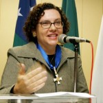 Prefeito prestigia homenagem à secretária Lúcia Falcon - Lúcia Falcon discursa ao receber a Medalha do Mérito Econômico Fotos: Márcio Dantas  AAN