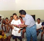 Exmeninos de rua participam de palestra sobre a importância da leitura - Fotos: Abmael Eduardo  AAN  Clique na foto e amplie