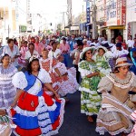Desfile de 15 grupos folclóricos assistidos pela prefeitura anima o Centro de Aracaju - Fotos: Wellington Barreto  AAN  Clique na foto e amplie