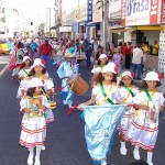 Desfile de 15 grupos folclóricos assistidos pela prefeitura anima o Centro de Aracaju - Fotos: Wellington Barreto  AAN  Clique na foto e amplie