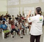 Crianças e adolescentes recebem informações sobre o combate à dengue - Fotos: Abmael Eduardo  AAN  Clique na foto e amplie
