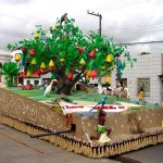 Carros alegóricos contam a história da formação e desenvolvimento de Aracaju - Fotos: Wellington Barreto  AAN  Clique na foto e amplie