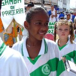 Alunos da rede municipal de ensino comemoram a participação no Desfile Cívico 2003 - Fotos: Wellington Barreto  AAN  Clique na foto e amplie