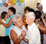 Chá Dançante anima grupo da terceira idade no bairro Veneza - Fotos: Abmael Eduardo  AAN  Clique na foto e amplie