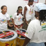 Crianças assistidas pela Prefeitura de Aracaju ficam encantadas com a dança e músicas do Ilê Aiyê  - Fotos: Márcio Dantas  AAN  Clique na foto e amplie