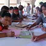 Estudantes da Escola Juscelino Kubistchek realizam atividade durante PréConferência do Meio Ambiente - Fotos: Walter Martins  AAN  Clique na foto e amplie