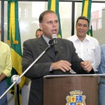 Prefeito assina convênio junto a CEF beneficiando pessoas de baixa renda - Fotos: Márcio Dantas  AAN  Clique na foto e amplie