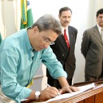 Prefeito assina mais um convênio que favorece progresso econômico e social dos aracajuanos - Fotos: Márcio Dantas  AAN  Clique na foto e amplie