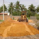 Ruas de loteamentos na Farolândia estão sendo terraplenadas pela Emurb - Terraplenagem trará melhorias na qualidade de vida dos moradores do bairro Farolândia. Fotos: Meme Rocha.