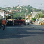 Emurb realiza o recapeamento asfáltico na rua Neópolis - Rua Neópolis recebe recapeamento asfáltico