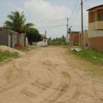 Ruas de loteamentos na Farolândia estão sendo terraplenadas pela Emurb - Terraplenagem trará melhorias na qualidade de vida dos moradores do bairro Farolândia. Fotos: Meme Rocha.